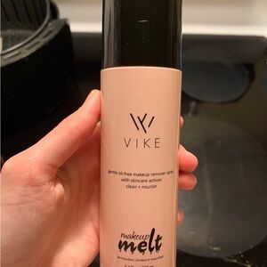 Makeup Melt Gentle Oil-Free Makeup Remover Spray — Pink